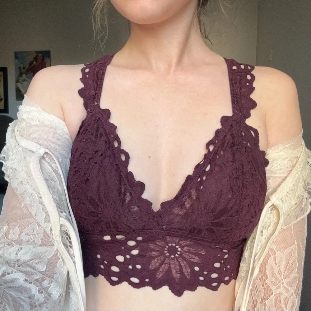 Elegant Lace Bralette in Deep Purple - Picture 2 of 2